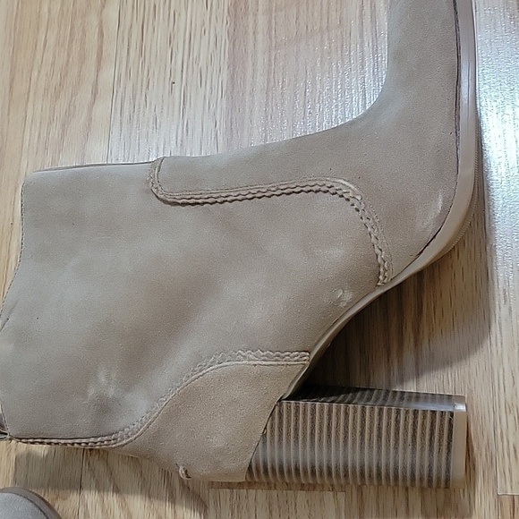 Nine West quicksand tan suede booties size 9 - Picture 9 of 10